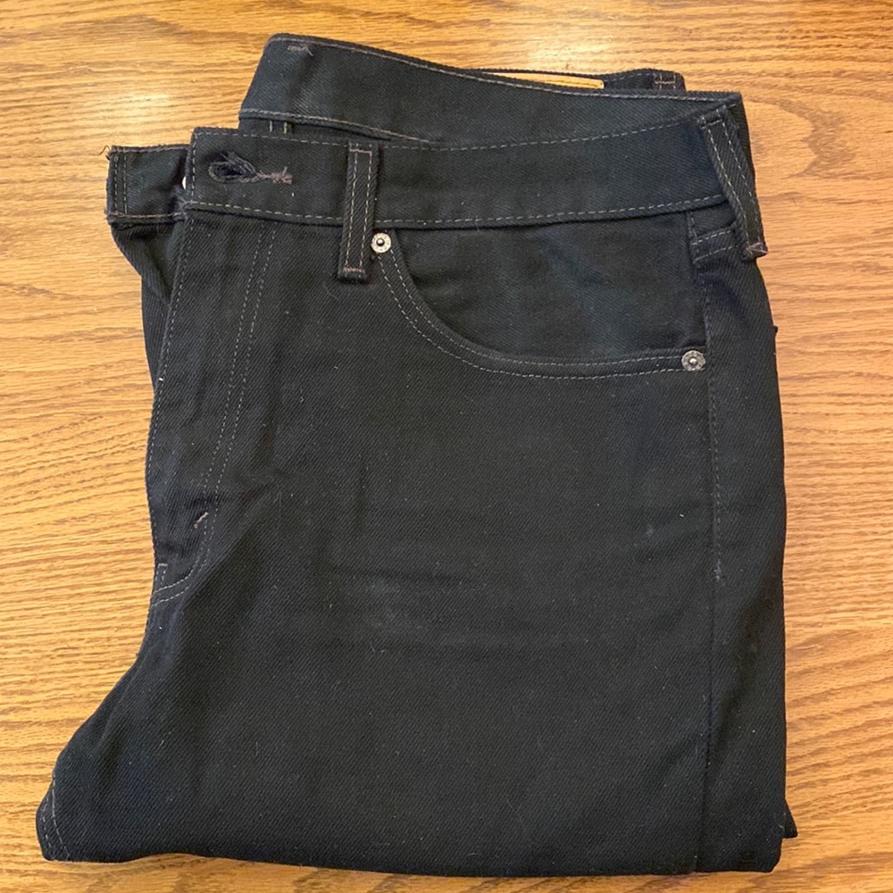 Levi men’s jeans. 505. Regular fit. 36x30. Black. Zipper fly.